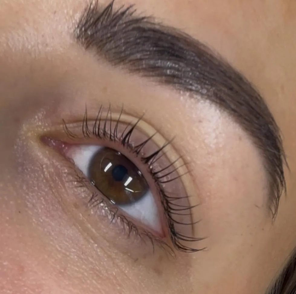 Ergebnis einer Wimpernverlängerung