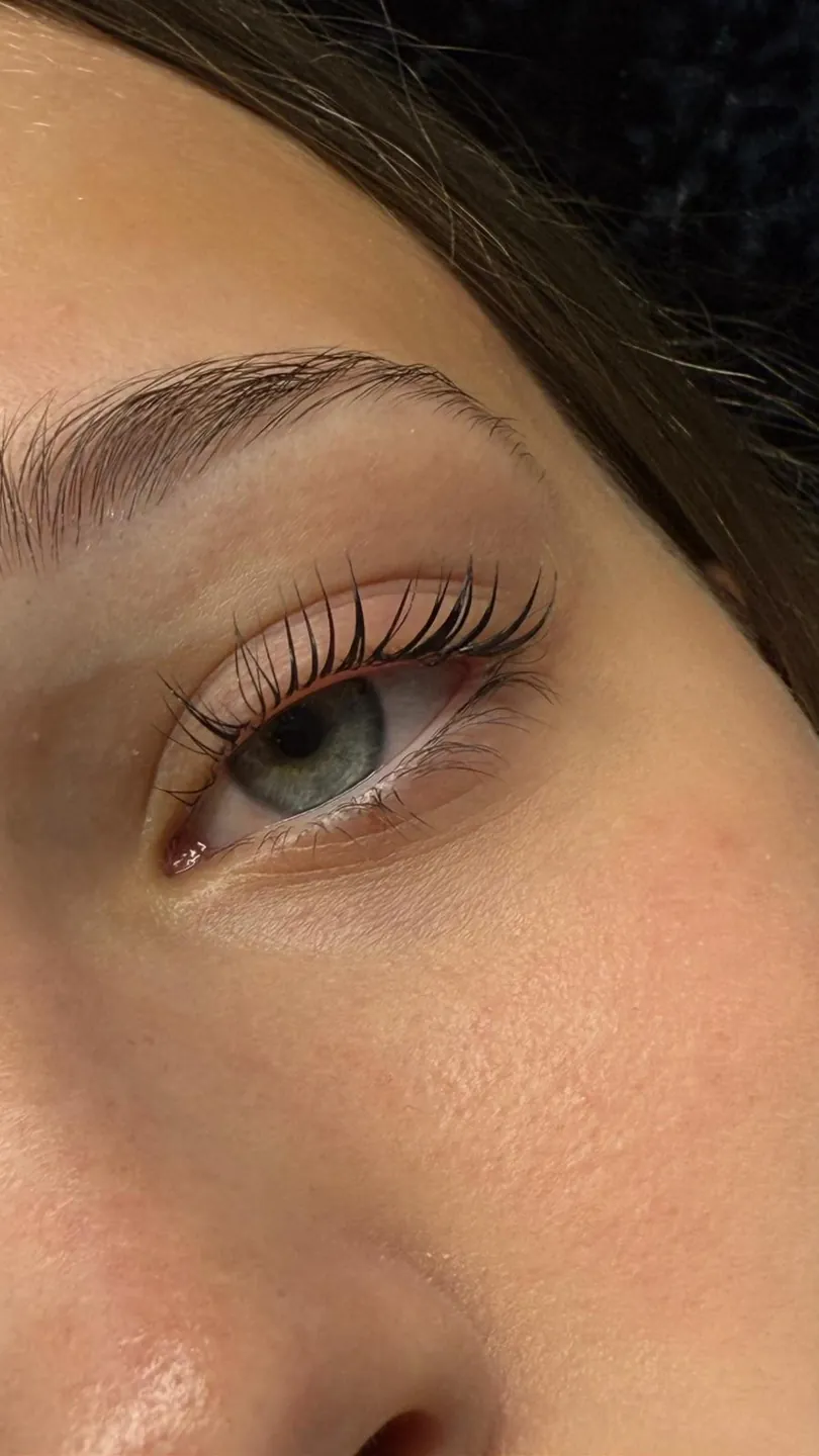 Ergebnis einer Wimpernverlängerung