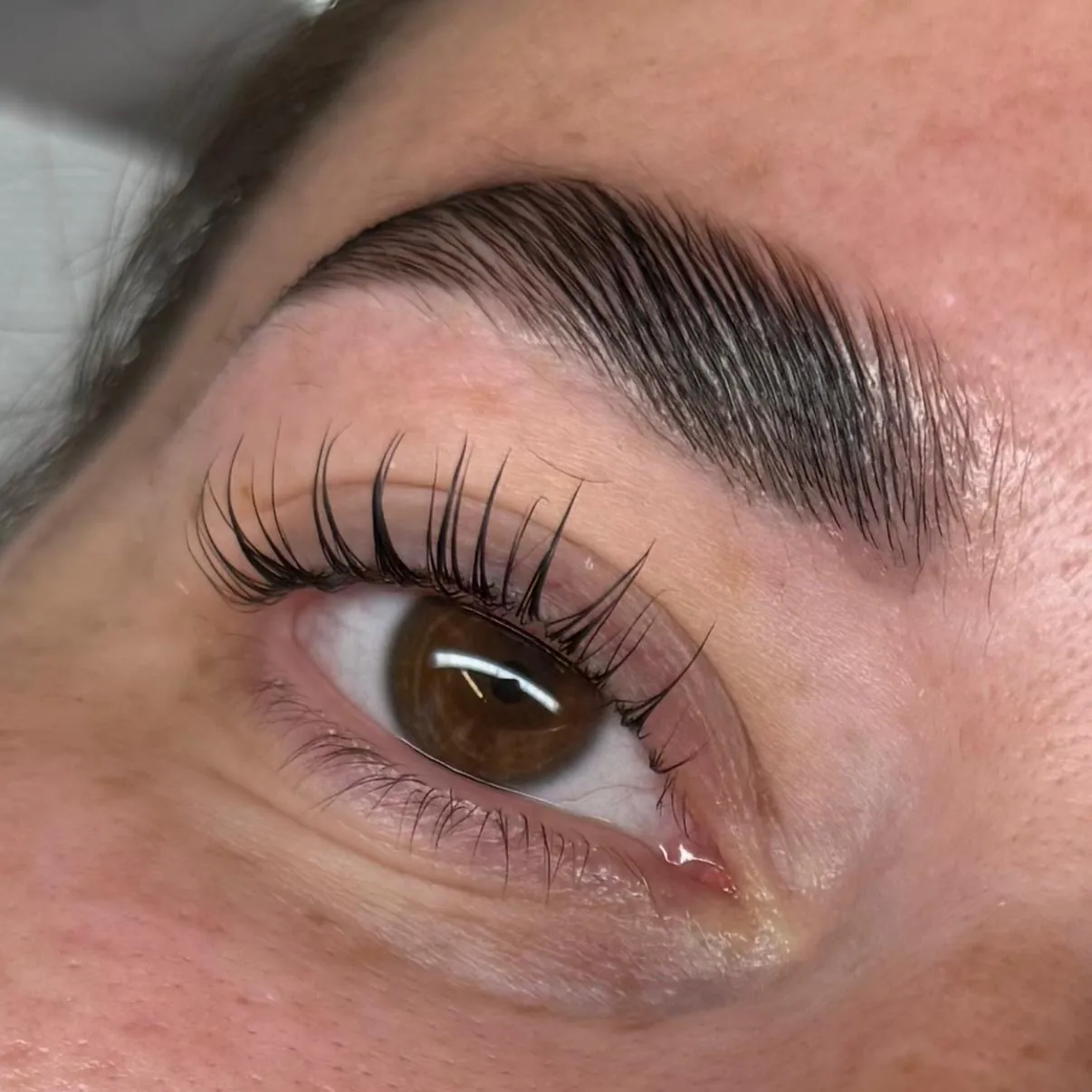 Ergebnis einer Wimpernverlängerung