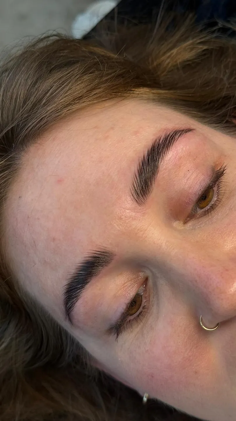 Ergebnis einer Wimpernverlängerung, Nahaufnahme