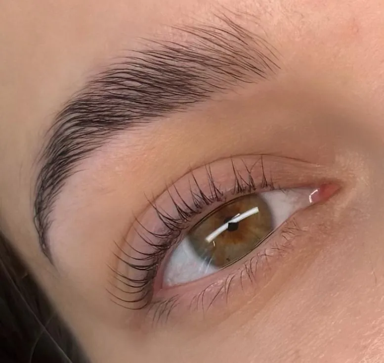 Ergebnis eines Lash Liftings, Nahaufnahme