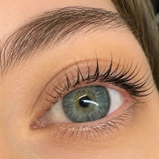 Ergebnis eines Lash Liftings, Nahaufnahme